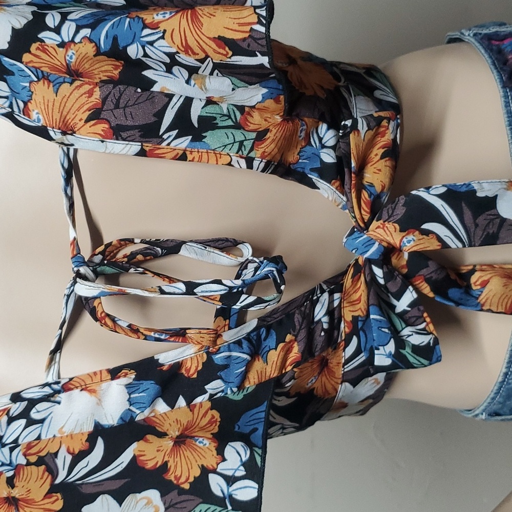 Backless Top - Picture 5 of 7